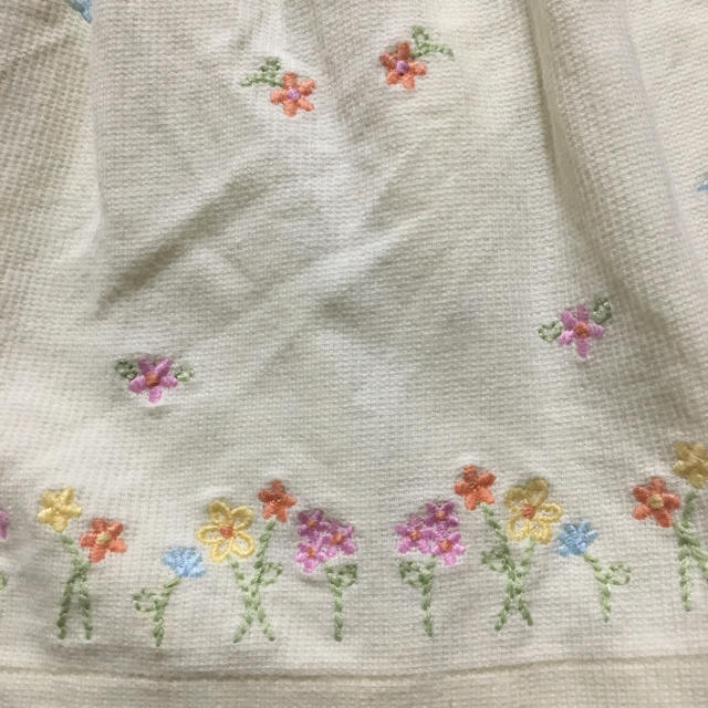 celine(セリーヌ)のイヴドローム ワンピース 花柄 刺繍 黄色 90 キッズ/ベビー/マタニティのキッズ服女の子用(90cm~)(ワンピース)の商品写真