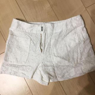 スピックアンドスパン(Spick & Span)のショートパンツ　レース　白(ショートパンツ)