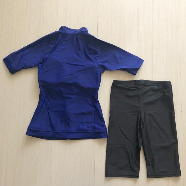 Reebok(リーボック)の新品 Reebok 水着 2点セット 半袖 フィットネス M BL レディース レディースの水着/浴衣(水着)の商品写真