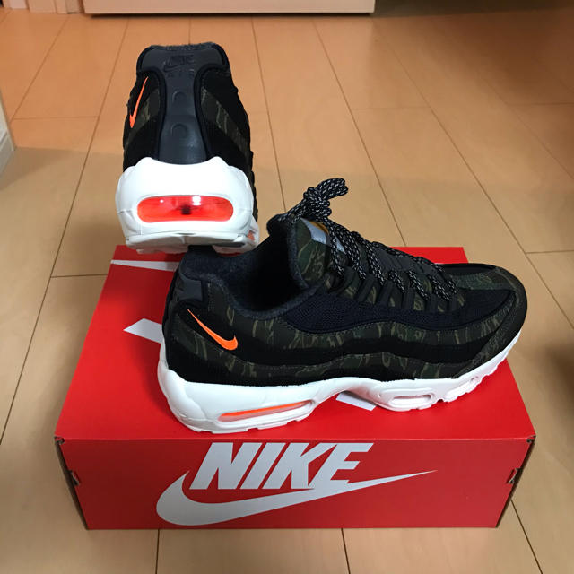 NIKE(ナイキ)のNIKE エアマックス95 AIRMAX95 カーハート 27.5 メンズの靴/シューズ(スニーカー)の商品写真