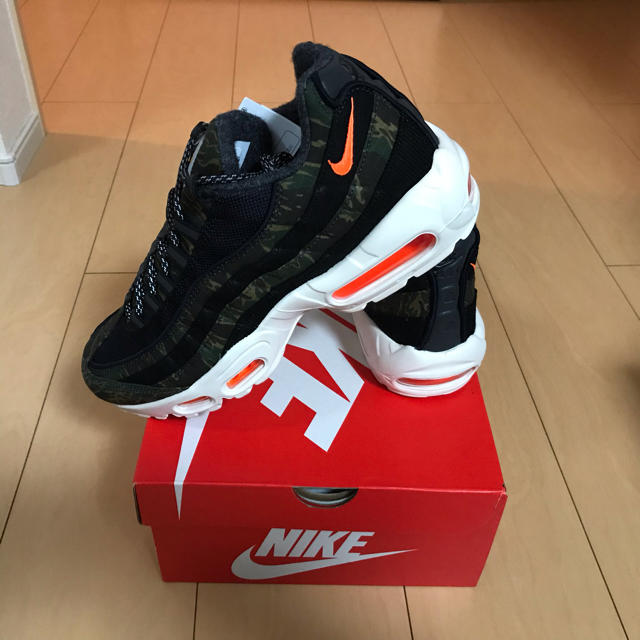 NIKE(ナイキ)のNIKE エアマックス95 AIRMAX95 カーハート 27.5 メンズの靴/シューズ(スニーカー)の商品写真