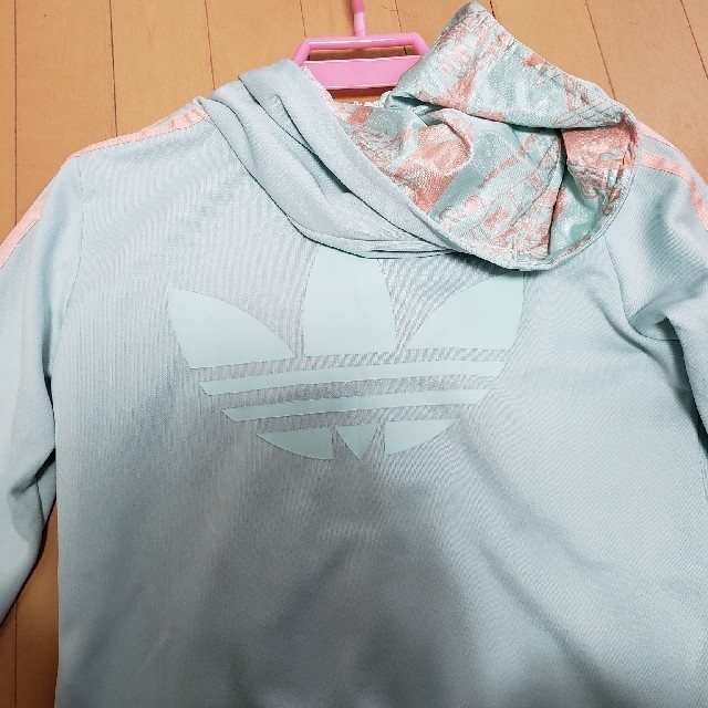 adidas(アディダス)のadidas　ジャージ　トップス レディースのトップス(パーカー)の商品写真