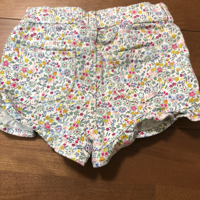 GAP(ギャップ)の花柄ショートパンツ♡ キッズ/ベビー/マタニティのベビー服(~85cm)(パンツ)の商品写真