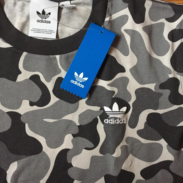 adidas(アディダス)の【新品】adidas CAMO DIPPED Tシャツ Lサイズ メンズのトップス(Tシャツ/カットソー(半袖/袖なし))の商品写真