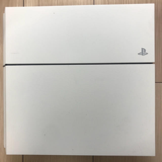 PlayStation4(プレイステーション4)のPS4 ホワイト 500GB エンタメ/ホビーのゲームソフト/ゲーム機本体(家庭用ゲーム機本体)の商品写真