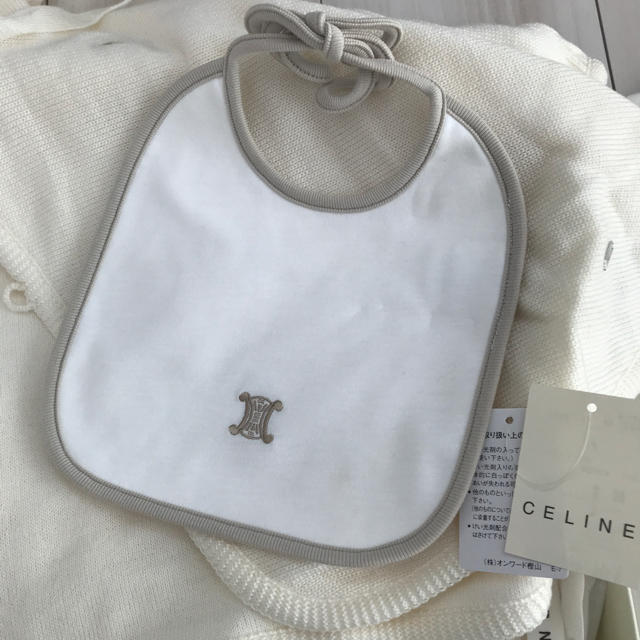 celine(セリーヌ)のCELINE ケープ スタイ キッズ/ベビー/マタニティのこども用ファッション小物(ベビースタイ/よだれかけ)の商品写真