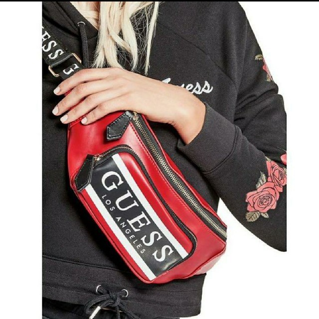 GUESS(ゲス)の★GUESS ポーチ★【 新品未使用品】 レディースのファッション小物(ポーチ)の商品写真