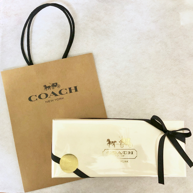 COACH(コーチ)のriieo9さま専用◆COACHペアマグカップ：ゴールド◆ インテリア/住まい/日用品のキッチン/食器(グラス/カップ)の商品写真