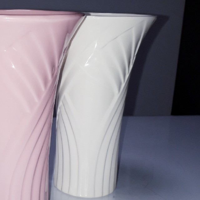 【専用‼️】ピンクS　&　ホワイトS インテリア/住まい/日用品のインテリア小物(花瓶)の商品写真