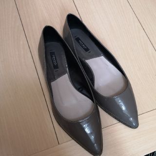 ザラ(ZARA)のZARA BASIC 　フラットシューズ　エナメル　パンプス　41 26(ハイヒール/パンプス)