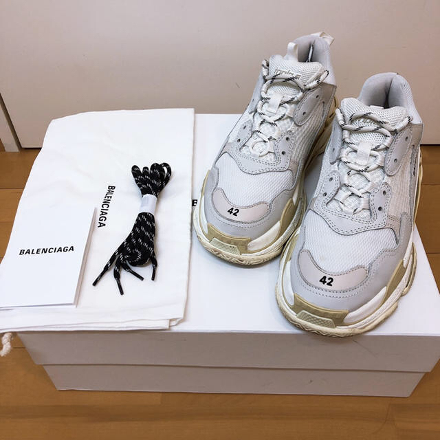 Balenciaga(バレンシアガ)のBALENCIAGA tripleS ホワイト 42 メンズの靴/シューズ(スニーカー)の商品写真