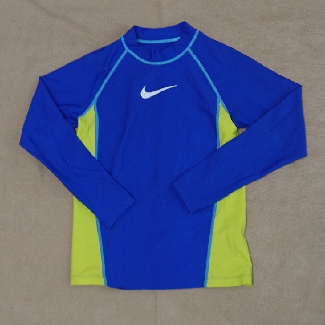 NIKE(ナイキ)のNIKE ラッシュガード 140㎝ キッズ/ベビー/マタニティのキッズ服男の子用(90cm~)(水着)の商品写真