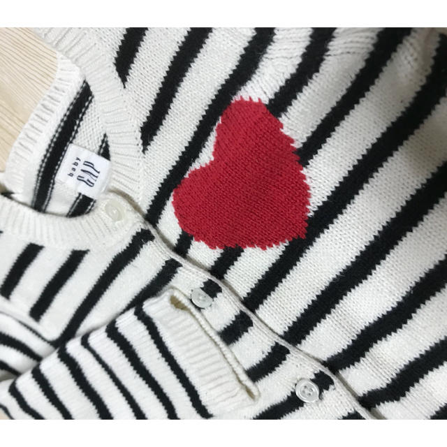 babyGAP(ベビーギャップ)の【 baby gap 】 ボーダー カーディガン ハート / 80 キッズ/ベビー/マタニティのベビー服(~85cm)(カーディガン/ボレロ)の商品写真