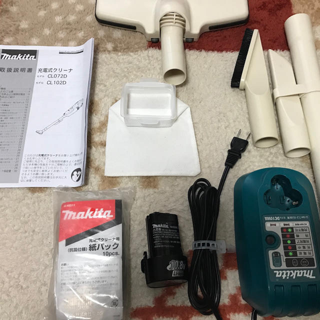 Makita(マキタ)のマキタ 充電式クリーナー CL102D 10.8V スマホ/家電/カメラの生活家電(掃除機)の商品写真