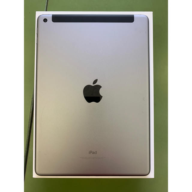 iPad 第5世代 128GB スペースグレイ docomo 2017 1