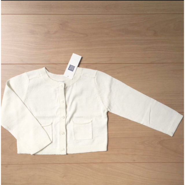 babyGAP(ベビーギャップ)の✩新品未使用✩ カーディガン 90 キッズ/ベビー/マタニティのキッズ服女の子用(90cm~)(カーディガン)の商品写真