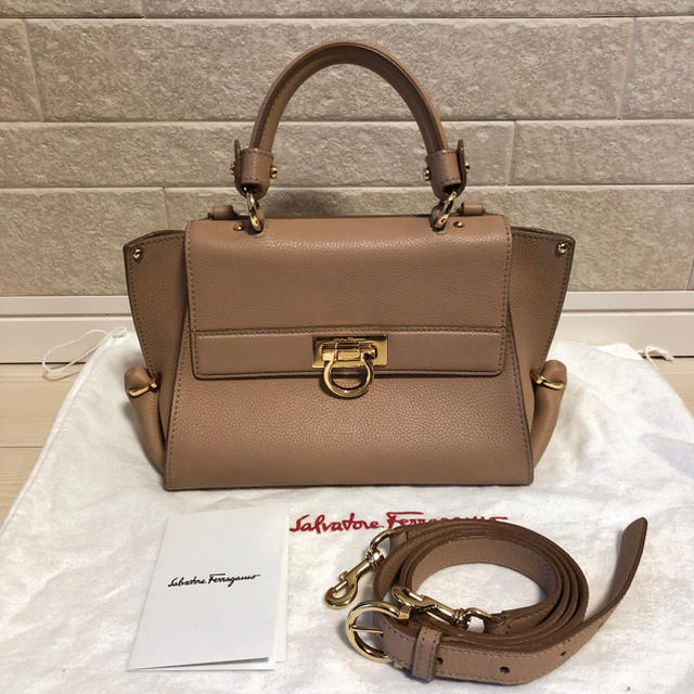 Salvatore Ferragamo - 最終値下げ《正規店購入品》美品 フェラガモ ...