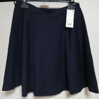 ユニクロ(UNIQLO)の☆新品タグ付き☆【UNIQLO】ポンチフレアスカート(ネイビー)(ひざ丈スカート)