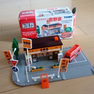 廃盤レア トミカタウン吉野家 移動販売車付き