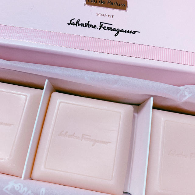 クーポンで半額☆2280円! ♡フェラガモ♡石鹸 通販 半額!新品 SALVATORE FERRAGAMO レザー ベルト 箱・保存袋付