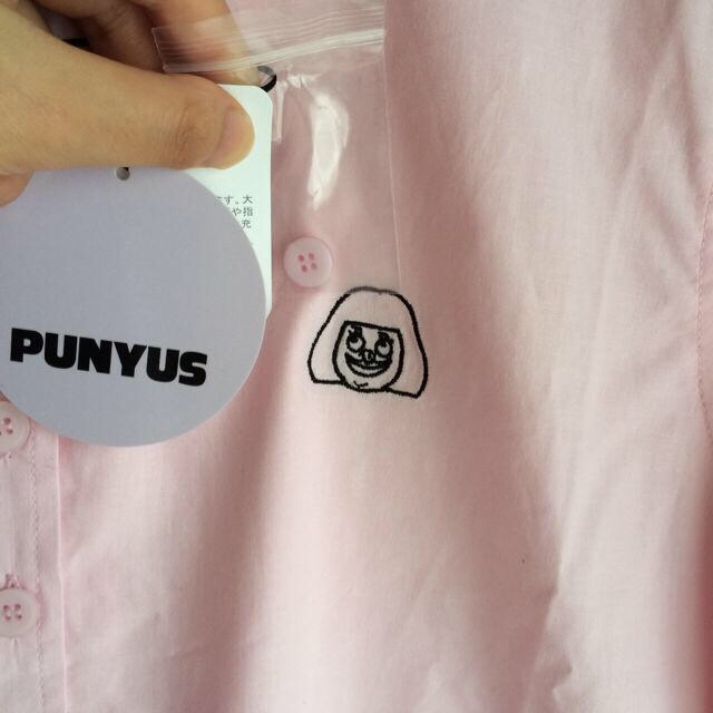 PUNYUS(プニュズ)の新品タグ付きPUNYUSピンクシャツ レディースのトップス(シャツ/ブラウス(半袖/袖なし))の商品写真
