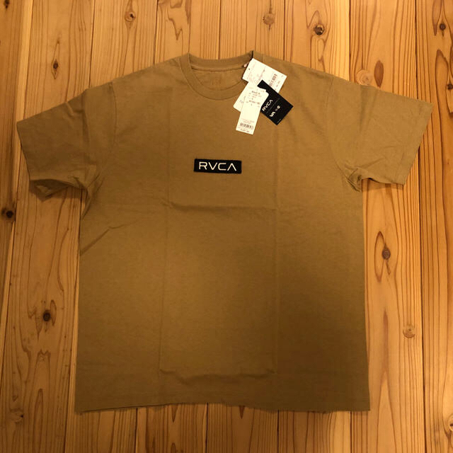 RVCA(ルーカ)のRVCA パッチロゴＴ ベージュ M サイズ メンズのトップス(Tシャツ/カットソー(半袖/袖なし))の商品写真