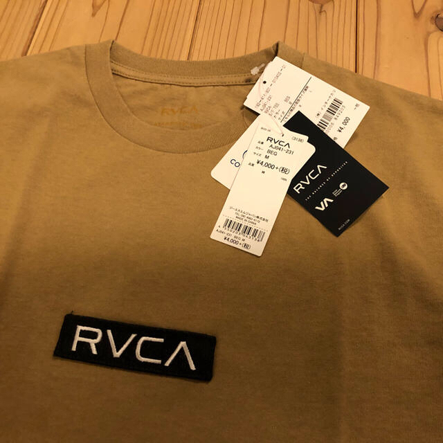 RVCA(ルーカ)のRVCA パッチロゴＴ ベージュ M サイズ メンズのトップス(Tシャツ/カットソー(半袖/袖なし))の商品写真