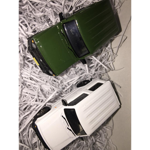 スズキ(スズキ)の新型ジムニー ガチャ JB64W 緑 白 セット エンタメ/ホビーのおもちゃ/ぬいぐるみ(ミニカー)の商品写真