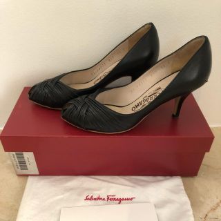 サルヴァトーレフェラガモ(Salvatore Ferragamo)のサルバトーレフェラガモ   23 黒(ハイヒール/パンプス)