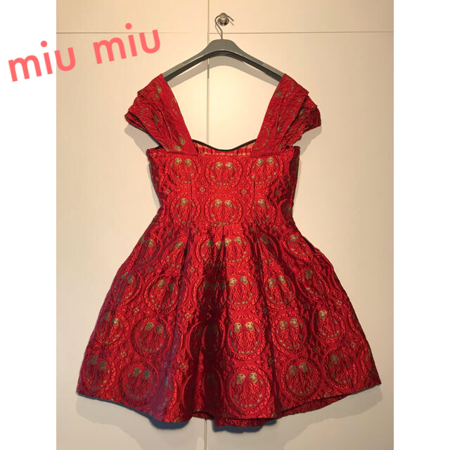 miumiu(ミュウミュウ)のコレクション モデル着！ミュウミュウ miu miu ジャガード ワンピース レディースのワンピース(ひざ丈ワンピース)の商品写真