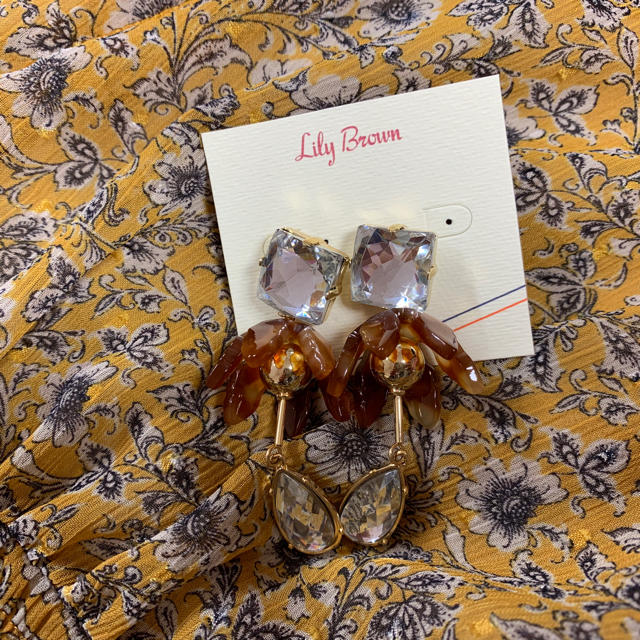 Lily Brown(リリーブラウン)のLily Brown コンビフラワーピアス レディースのアクセサリー(ピアス)の商品写真