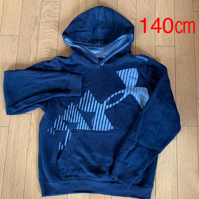 UNDER ARMOUR(アンダーアーマー)の⭐️最終お値下げ⭐️アンダーアーマー パーカー 140㎝ キッズ/ベビー/マタニティのキッズ服男の子用(90cm~)(ジャケット/上着)の商品写真