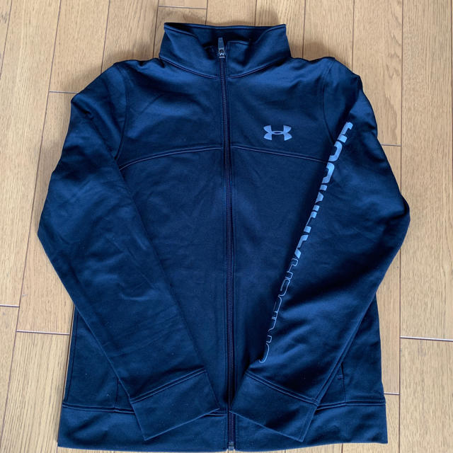 UNDER ARMOUR(アンダーアーマー)の⭐️mrkさま専用⭐️アンダーアーマー ジャージ上下 140㎝ 訳あり？ キッズ/ベビー/マタニティのキッズ服男の子用(90cm~)(ジャケット/上着)の商品写真