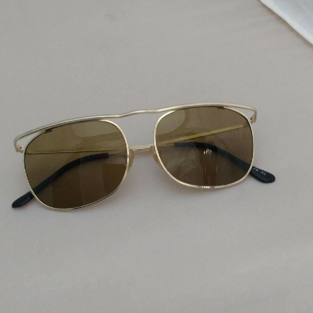 角度付きサングラス　金属フレーム　 メンズのファッション小物(サングラス/メガネ)の商品写真