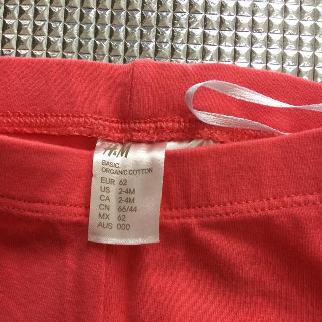 H&H(エイチアンドエイチ)のH&M レギンスパンツ2枚セット 2-4M キッズ/ベビー/マタニティのベビー服(~85cm)(パンツ)の商品写真