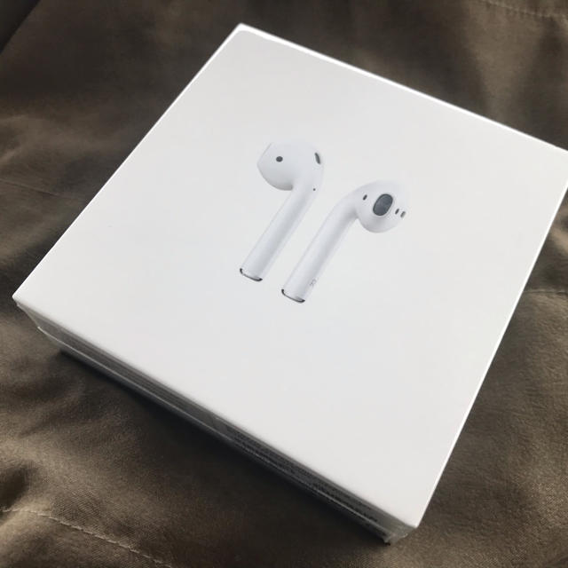 新品未開封 AirPods with Charging Case 第2世代ヘッドフォン/イヤフォン