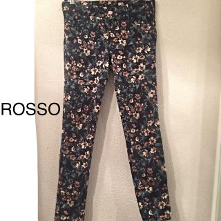 アーバンリサーチロッソ(URBAN RESEARCH ROSSO)のROSSO 花柄スキニーパンツ(カジュアルパンツ)