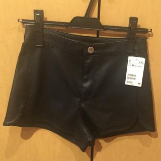 エイチアンドエム(H&M)のH&M レザーパンツ(ショートパンツ)