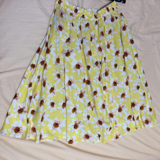 RETRO GIRL(レトロガール)のひざ丈花柄スカート レディースのスカート(ひざ丈スカート)の商品写真