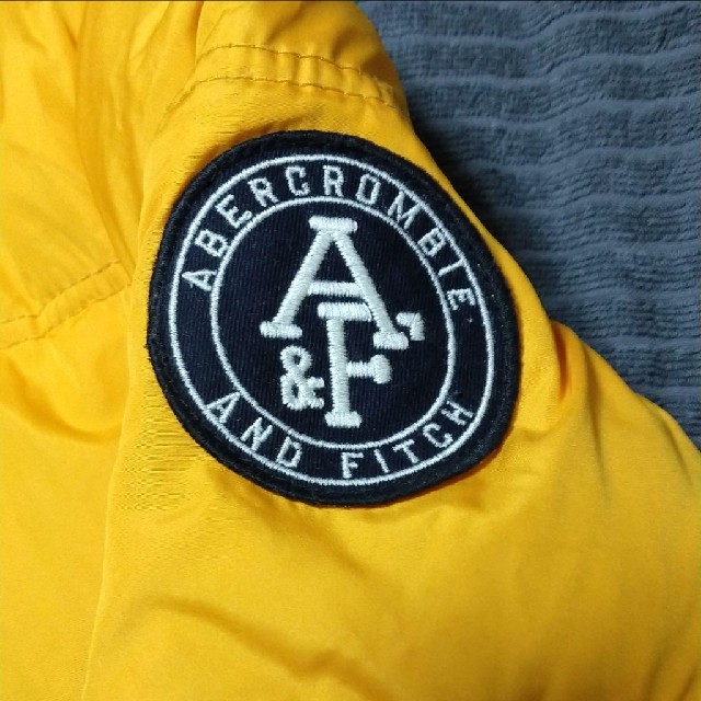 Abercrombie&Fitch(アバクロンビーアンドフィッチ)のアバクロ Abercrombie＆Fitch ダウンジャケット イエロー　Ｓ メンズのジャケット/アウター(ダウンジャケット)の商品写真