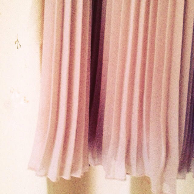 GU(ジーユー)のピンクベージュ ロングスカート レディースのスカート(ロングスカート)の商品写真