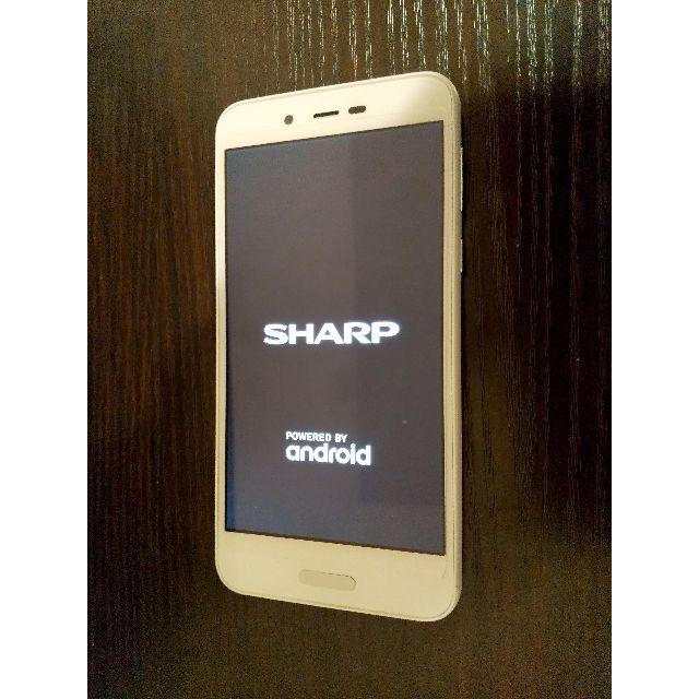 SHARP(シャープ)のSH-M05 ホワイト (SHARP AQUOS sense lite) スマホ/家電/カメラのスマートフォン/携帯電話(スマートフォン本体)の商品写真