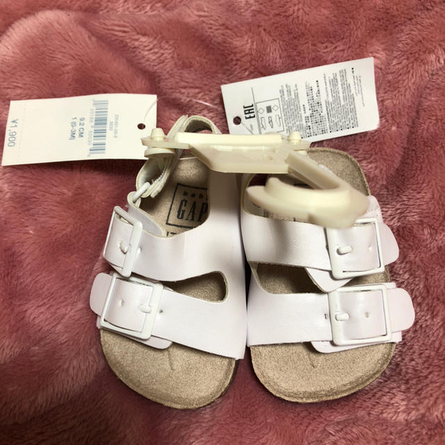 babyGAP(ベビーギャップ)のベビーサンダル❇︎新品未使用 キッズ/ベビー/マタニティのベビー靴/シューズ(~14cm)(サンダル)の商品写真