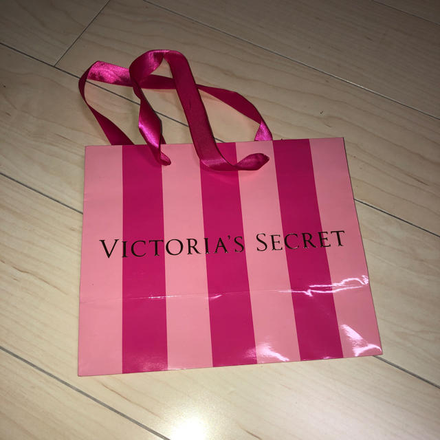 Victoria's Secret(ヴィクトリアズシークレット)のビクトリアズシークレット 紙袋 コスメ/美容のボディケア(その他)の商品写真