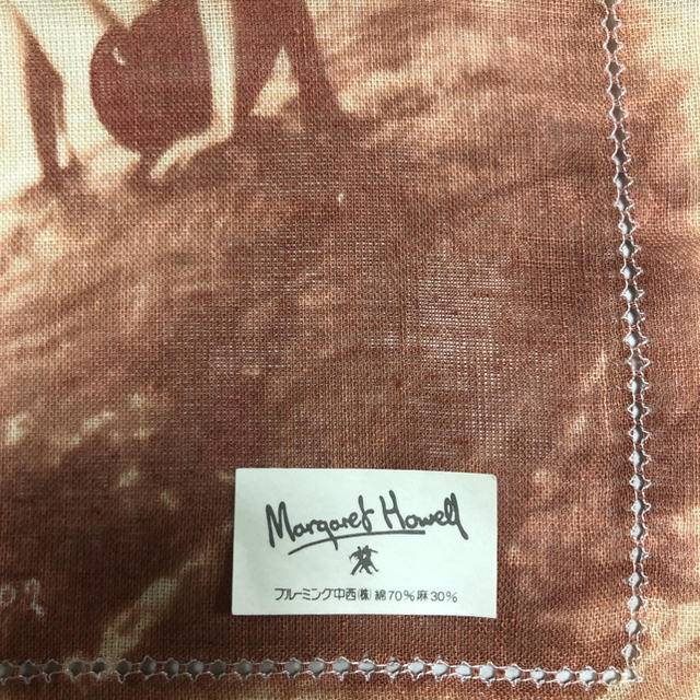 MARGARET HOWELL(マーガレットハウエル)のハンカチ マーガレットハウエル ラージサイズ ハンカチーフ 麻混 濃いベージュ レディースのファッション小物(ハンカチ)の商品写真
