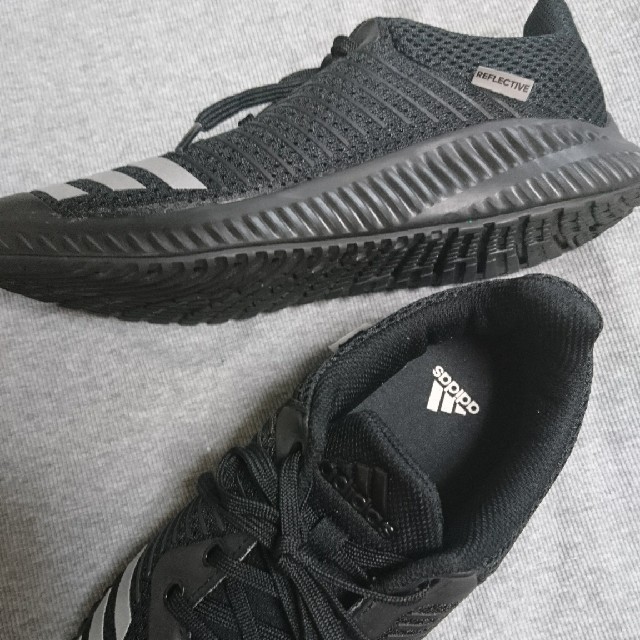 adidas(アディダス)の男児・シューズ   22,5 キッズ/ベビー/マタニティのキッズ靴/シューズ(15cm~)(スニーカー)の商品写真