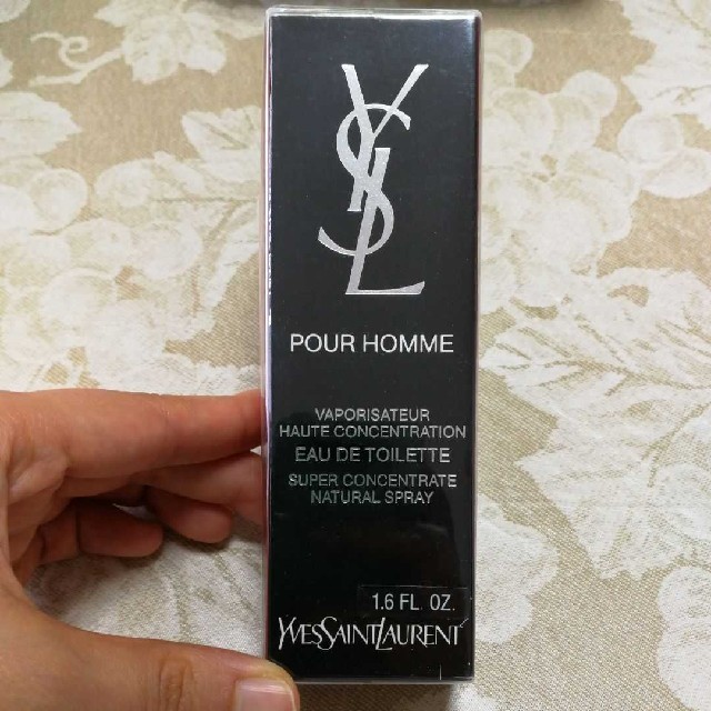 Yves Saint Laurent Beaute(イヴサンローランボーテ)のイヴ・サンローラン
pour homme　香水 コスメ/美容の香水(香水(女性用))の商品写真