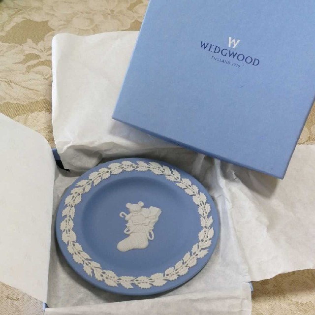 WEDGWOOD(ウェッジウッド)の【値引き】ウェッジウッド 
ジャスパー
ペールブルー
プレート
クリスマス柄

 インテリア/住まい/日用品のインテリア小物(小物入れ)の商品写真