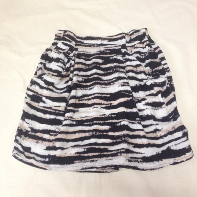 H&M(エイチアンドエム)のゼブラ柄風ミニスカート レディースのスカート(ミニスカート)の商品写真