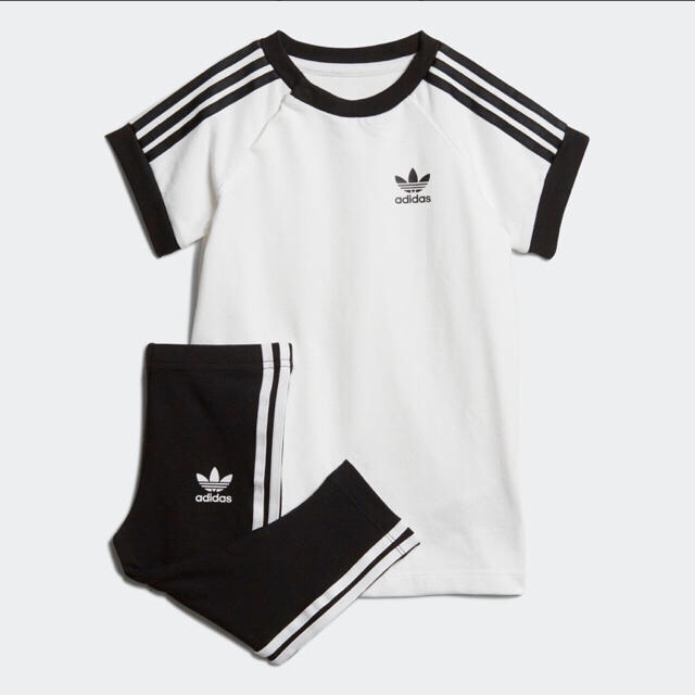 adidas(アディダス)の新品未使用 3ストライプス 上下セット キッズ/ベビー/マタニティのベビー服(~85cm)(Ｔシャツ)の商品写真